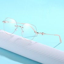 若い女性の老眼鏡はファッショナブルでエレガント、高齢者向けの超軽量高精細メガネ、ハイエンドの抗ブルーライトトレンドです。